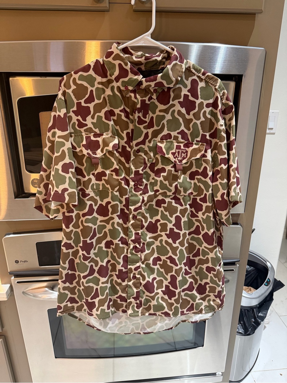 Short-Sleeve Camo Button-Up Shirt - Maroon & Olive
